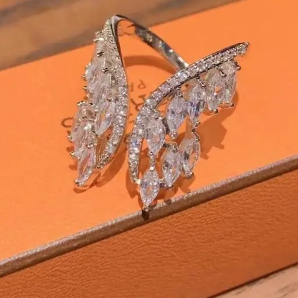 NEW Angel Wings Adjustable Ring - Picture 3 of 4
